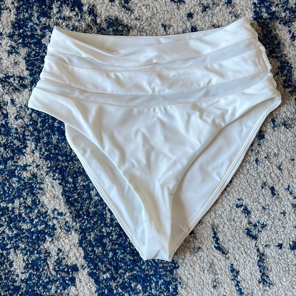 Cashel High Waist Bottom in White
Lovers and Friends XS - Picture 4 of 8